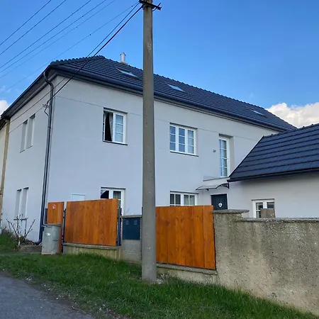 Dremcice -ceske Stredohori Semesterbostad *