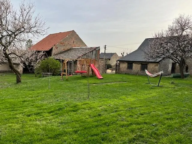 Dremcice -ceske Stredohori Holiday home *